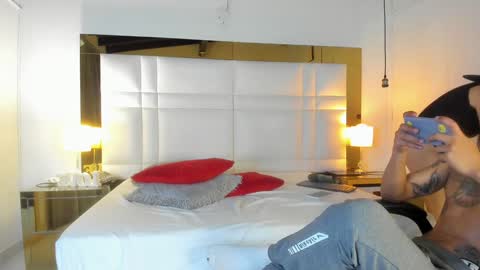 Johana y Santiago online show from 02-07-25, 09:58