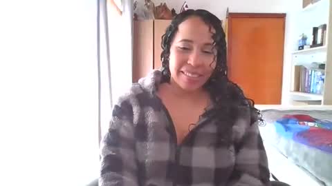 Snapshot of latina_hot84 chatting on 12-16-24, 02:16 Mercedes online show from 12-16-24, 02:16