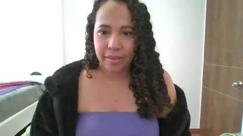 Snapshot of latina_hot84 chatting on 01-07-26, 03:58 Mercedes online show from 01-07-26, 03:58