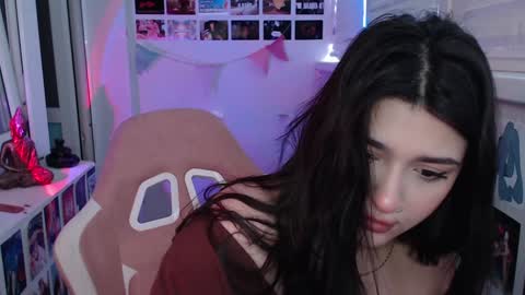 Snapshot of latina_mia chatting on 12-14-24, 09:29 miiiiiiaaaa online show from 12-14-24, 09:29