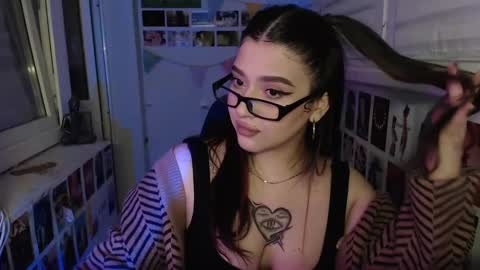 Snapshot of latina_mia chatting on 02-07-25, 11:55 miiiiiiaaaa online show from 02-07-25, 11:55