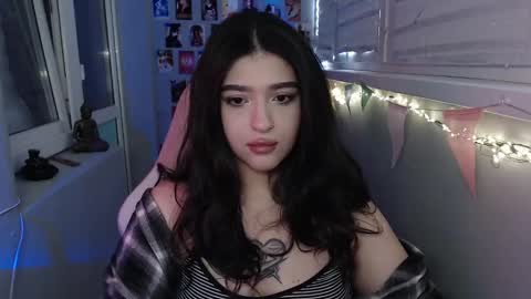 Snapshot of latina_mia chatting on 02-25-25, 06:47 miiiiiiaaaa online show from 02-25-25, 06:47