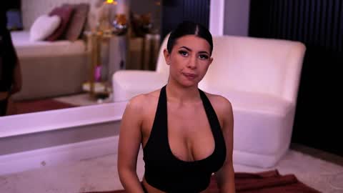 Latina online show from 04-21-26, 03:39