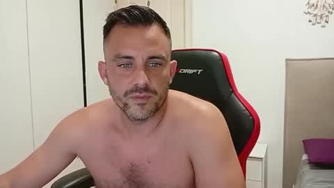 LatinBlueBoy online show from 09-17-25, 09:38