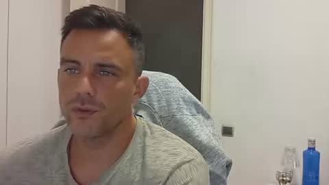 LatinBlueBoy online show from 10-19-25, 04:07