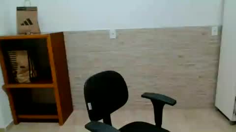Snapshot of latinmarian chatting on 06-15-26, 11:07 latinmarian online show from 06-15-26, 11:07