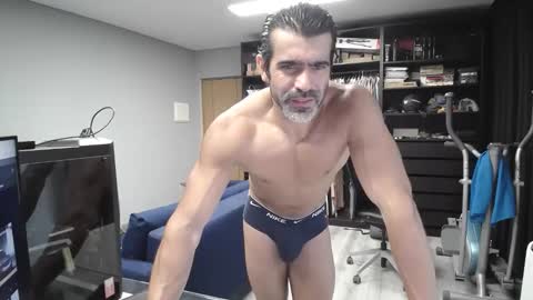 Snapshot of latino23bom chatting on 09-10-25, 10:15 sam online show from 09-10-25, 10:15