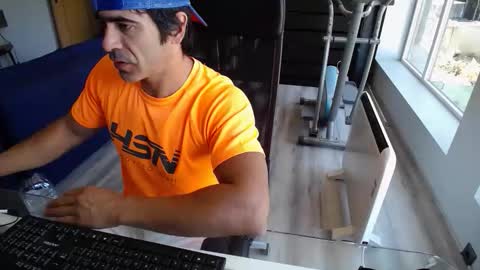Snapshot of latino23bom chatting on 10-11-25, 09:41 sam online show from 10-11-25, 09:41