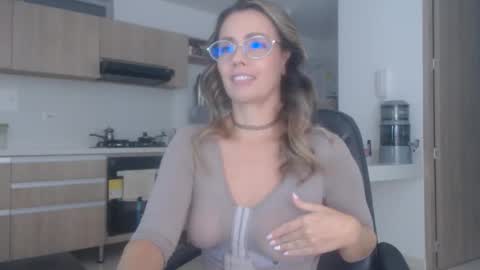 latinpaprika online show from 12-14-25, 11:37