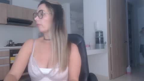 latinpaprika online show from 01-17-26, 01:21