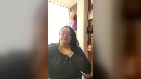 Snapshot of latinwishes chatting on 07-15-26, 08:03 Julieta online show from 07-15-26, 08:03