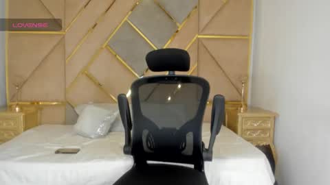 LEANDRO online show from 10-26-25, 02:06