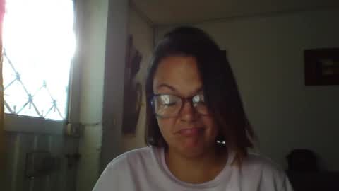Snapshot of lau16310 chatting on 06-04-26, 09:43 Laura online show from 06-04-26, 09:43