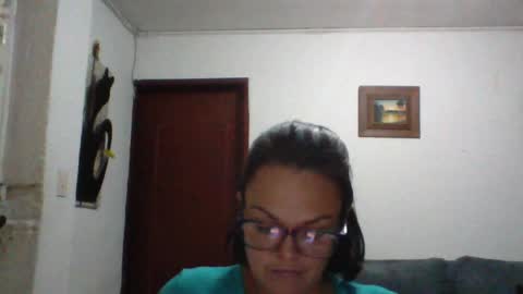Snapshot of lau16310 chatting on 06-08-26, 01:28 Laura online show from 06-08-26, 01:28