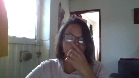 Snapshot of lau16310 chatting on 06-14-26, 09:06 Laura online show from 06-14-26, 09:06