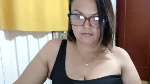 Snapshot of lau16310 chatting on 07-09-26, 10:58 Laura online show from 07-09-26, 10:58