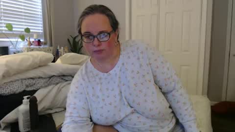 LauLauMa online show from 11-11-25, 08:20