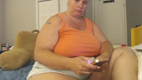 LauLauMa online show from 06-20-26, 02:25