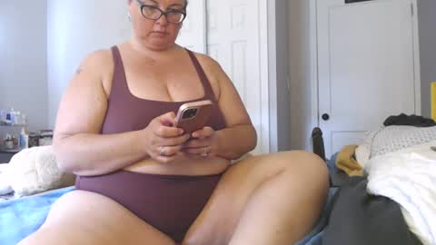 LauLauMa online show from 06-21-26, 04:31