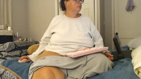 LauLauMa online show from 07-17-26, 02:51