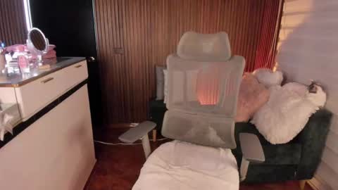 laura cruz online show from 04-13-26, 01:11