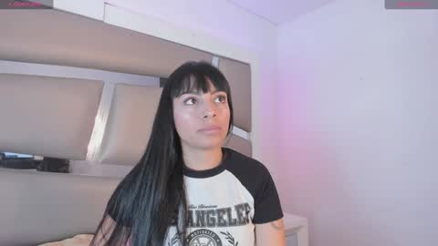 laura__js_ online show from 02-05-25, 08:14