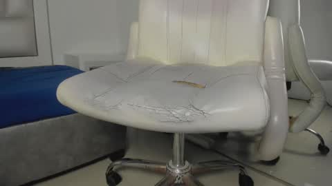 laura__js_ online show from 09-27-25, 09:03