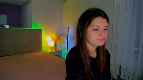 Laura online show from 10-12-25, 05:06