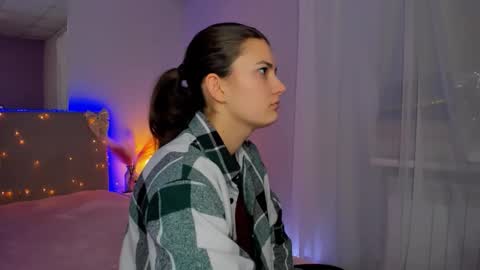 Laura online show from 03-23-26, 05:44