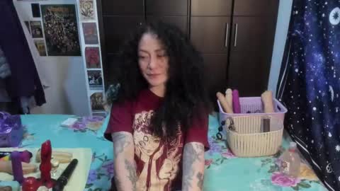  Wen  online show from 12-18-25, 06:36