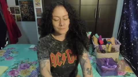  Wen  online show from 12-19-25, 07:43