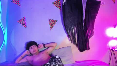 laura_and_kevin online show from 10-20-25, 01:00