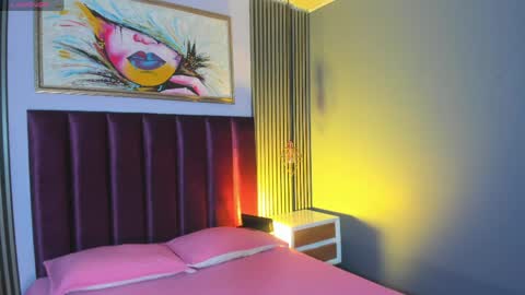 Laura online show from 04-07-26, 12:38