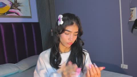 Laura online show from 06-04-26, 12:11