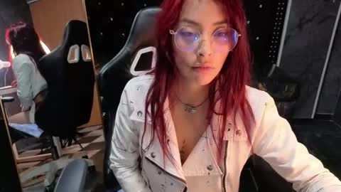 Snapshot of laura_b_ chatting on 05-30-26, 03:36 laura_b_ online show from 05-30-26, 03:36