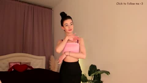 Laura online show from 10-25-25, 07:52