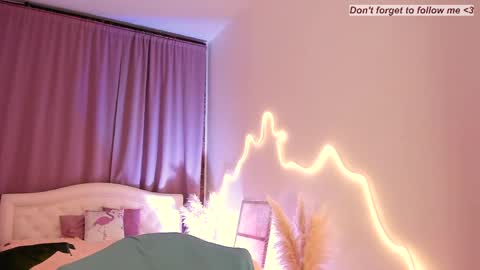 Laura online show from 04-07-26, 08:42