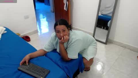 laura_foxx2379 online show from 04-20-26, 08:43