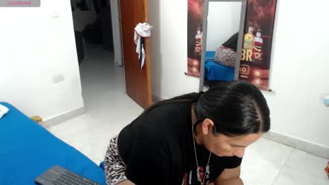 laura_foxx2379 online show from 04-28-26, 03:33