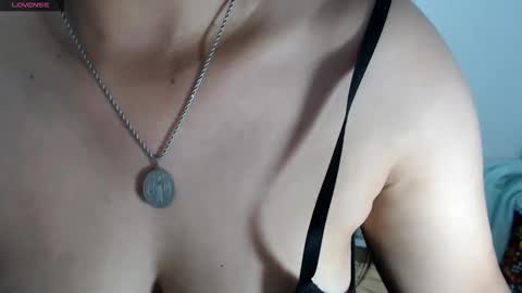 laura_foxx2379 online show from 05-01-26, 04:55