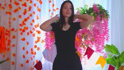 Snapshot of laura_halle chatting on 11-08-25, 08:03 laura online show from 11-08-25, 08:03