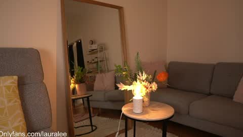 Laura Lee. online show from 04-02-26, 01:25