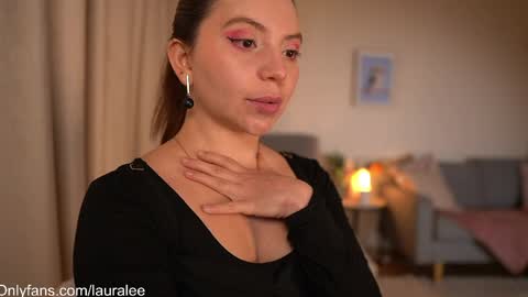 Laura Lee. online show from 05-21-26, 01:34