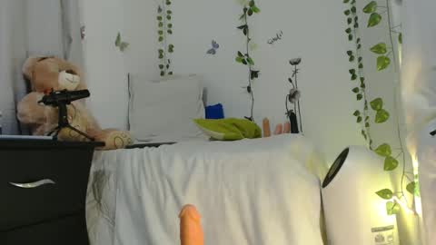 Snapshot of laura_lovingxxx chatting on 02-03-25, 11:15 laura lovingxxx online show from 02-03-25, 11:15