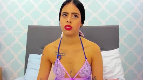 L A U R A online show from 01-14-26, 12:11