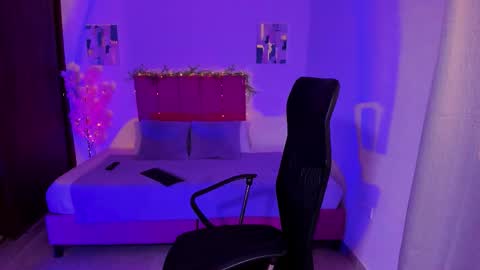 Laura Rose online show from 10-12-25, 04:28