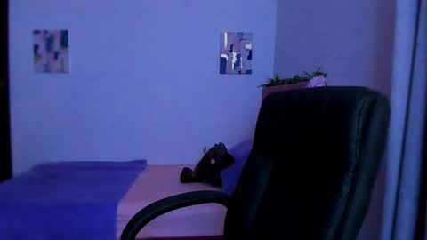 Laura Rose online show from 12-15-25, 06:50