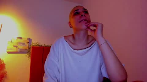 Laura Rose online show from 04-20-26, 04:43