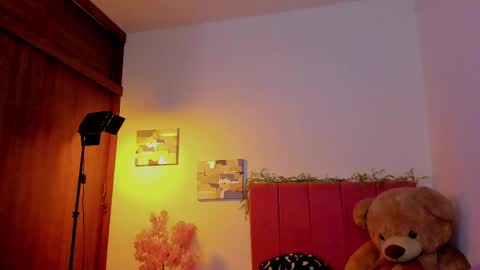 Laura Rose online show from 04-22-26, 05:43