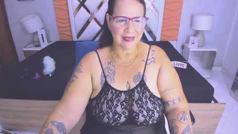 Snapshot of laura_riley chatting on 05-03-26, 12:00 Laura online show from 05-03-26, 12:00